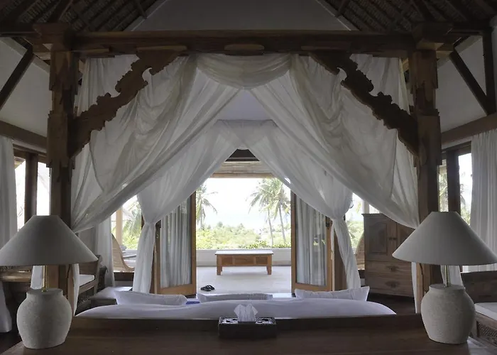 Hotel Santi Sari Boutique 5*