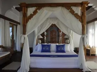 Hotel Santi Sari Boutique 5*
